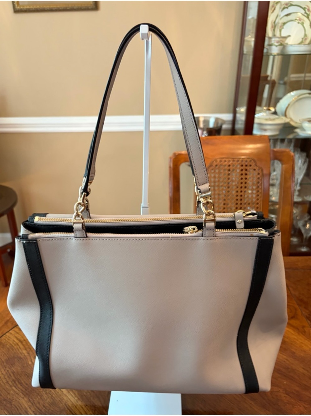 Kate Spade ♠️ Hazel Court Mason Tote Open Top, w/ Side Zip Pockets. Like New - Picture 3 of 7